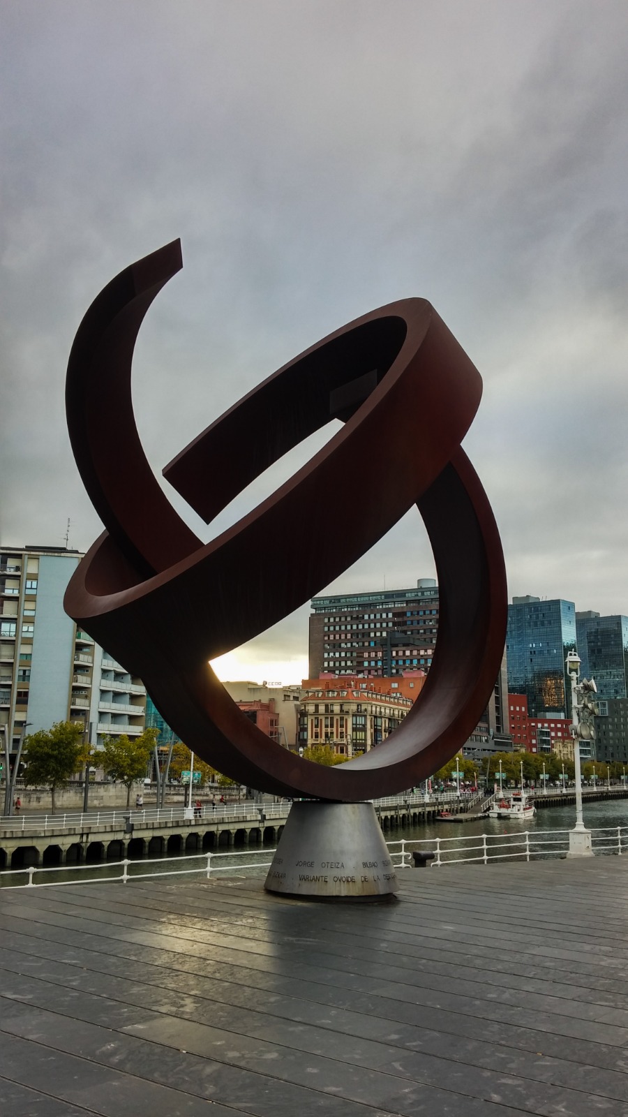 Variante Ovoide de la Desocupación de la Esfera sculpture in Bilbao, Spain